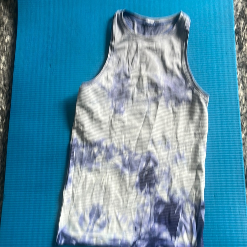 Lululemon tank top size 4 purple tie die